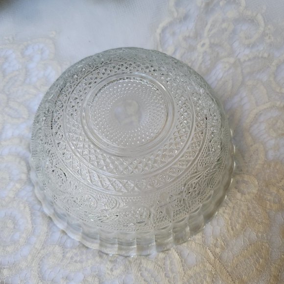 Cut Glass Clear Vintage Candy Dish with Lid Fluted Sides Holiday Table Lovely - Picture 6 of 9
